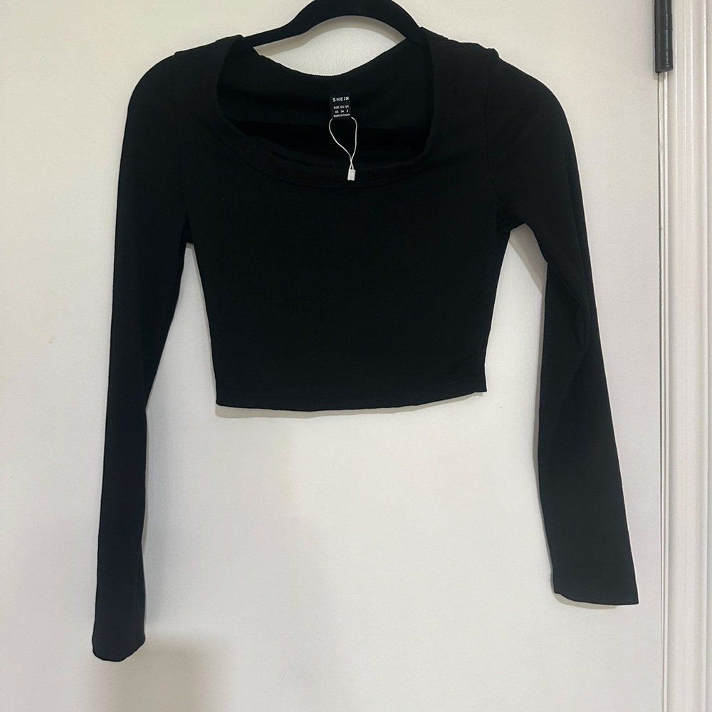 Black Long Sleeve Cropped Top